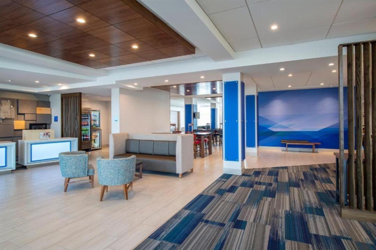 Holiday Inn Express & Suites Kelowna - East By Ihg Buitenkant foto