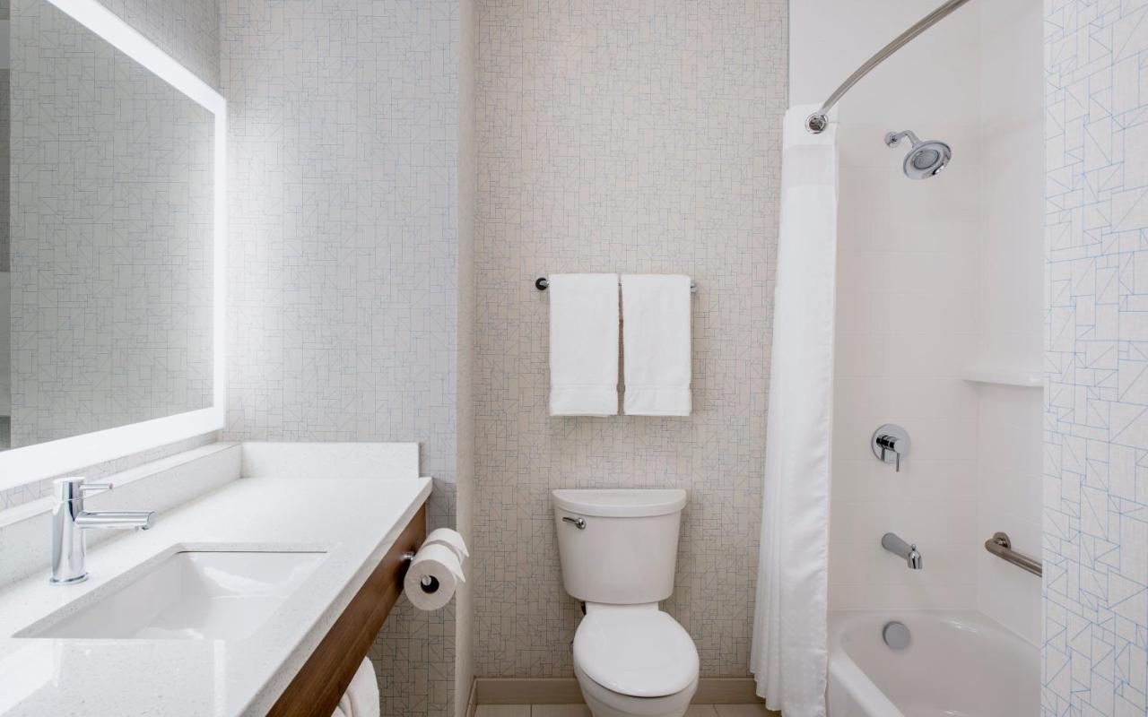 Holiday Inn Express & Suites Kelowna - East By Ihg Buitenkant foto