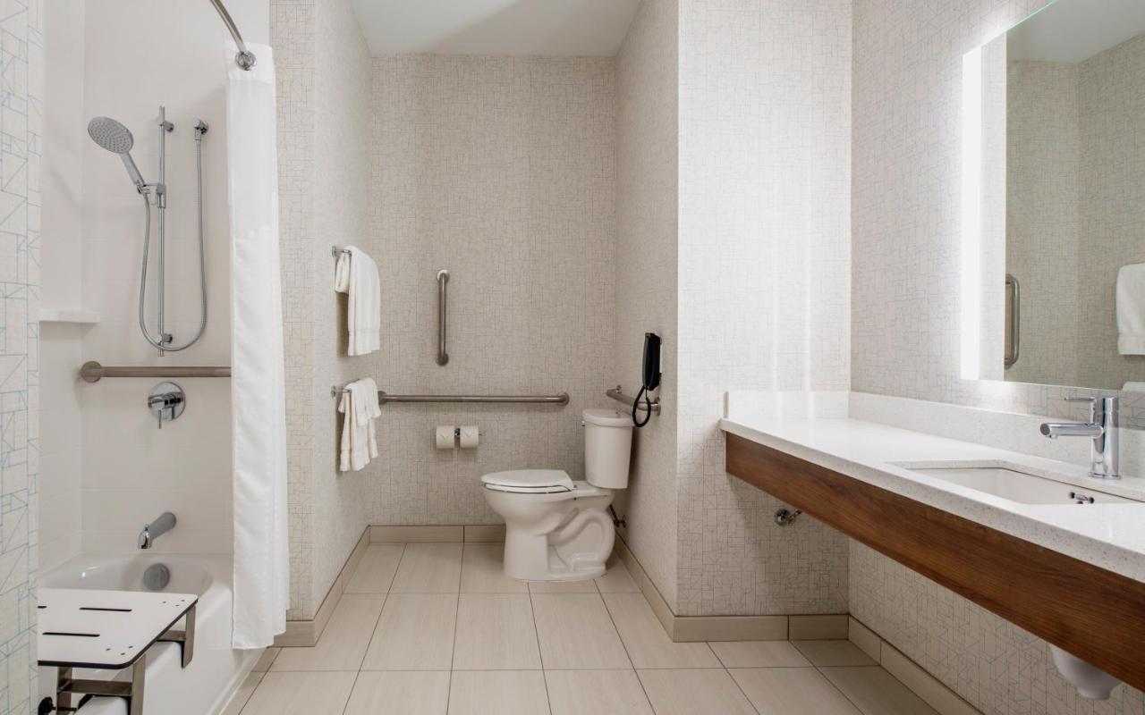 Holiday Inn Express & Suites Kelowna - East By Ihg Buitenkant foto