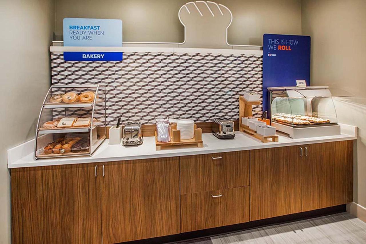 Holiday Inn Express & Suites Kelowna - East By Ihg Buitenkant foto